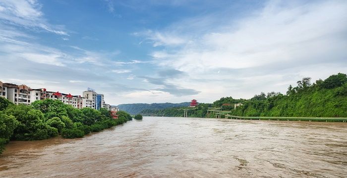 梦见大水淹路在水里走图1