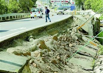 梦见天崩地裂中逃生意味着什么,梦见山崩地裂死里逃生是什么征兆图4