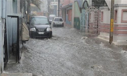 做梦梦见下大雨涨水是什么意思