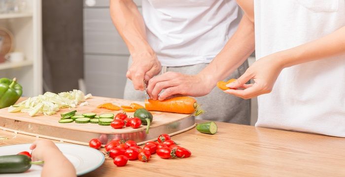 梦见自己的婆婆在烧火做饭是什么意思图1