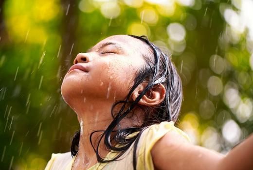 梦见被雨淋湿是什么意思