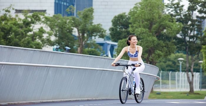 梦见两个女人想跟我是什么意思图2