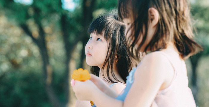 女人梦见娘家亲侄女是什么意思，梦到娘家侄女拿廉力要砍我好几刀图1