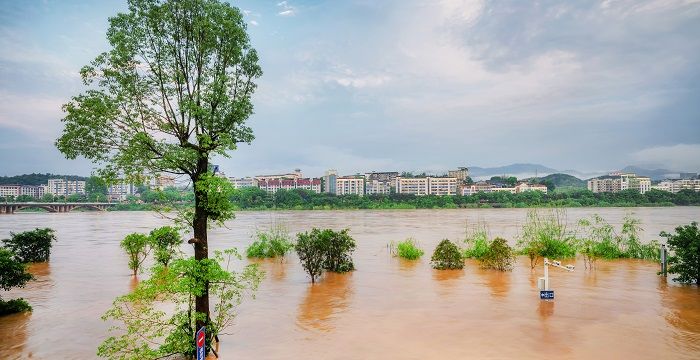 梦见大水冲塌了房子是什么意思，梦见发洪水冲垮房子是什么意思图2