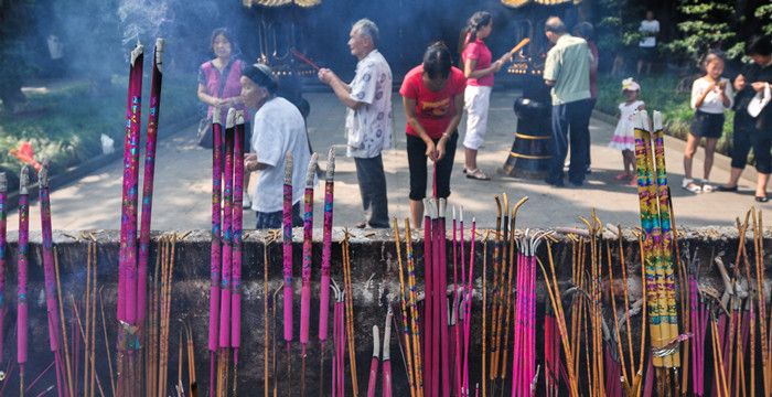 梦见去庙里拜神，梦见庙里拜神是什么意思图2