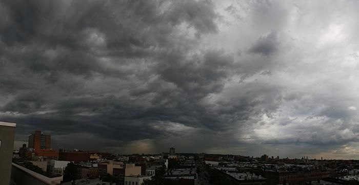 梦见天空乌云密布快要下雨了