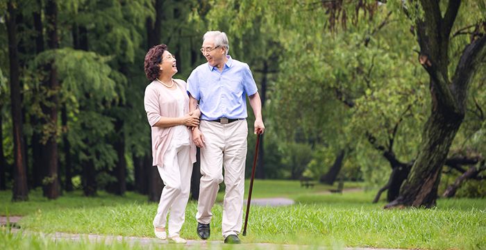 梦见已故的奶奶和健在的爷爷，梦见已故奶奶接爷爷是什么意思图1