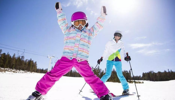 滑雪服上衣的要,滑雪服上衣的要宽松还是紧绷图1