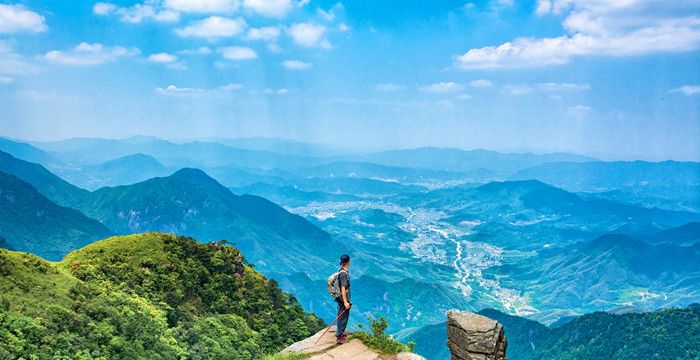 梦见自己在山上向下滑，梦见自己从陡峭的山坡往下坡走图2