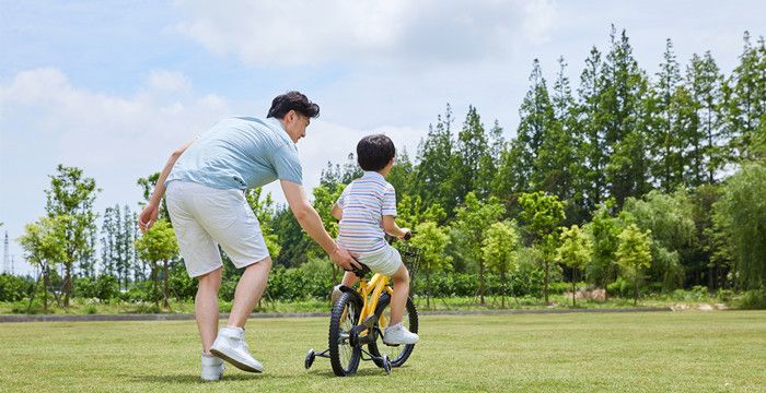 做梦梦见小男孩是什么意思，做梦梦见小男孩撒尿是什么意思图1