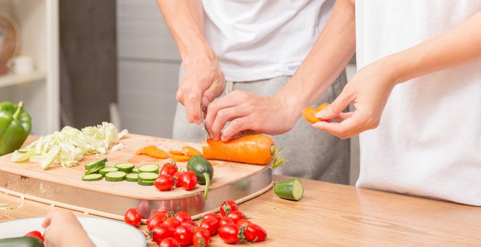 梦见做饭给客人吃什么意思，梦见做饭给很多人吃是什么意思图2