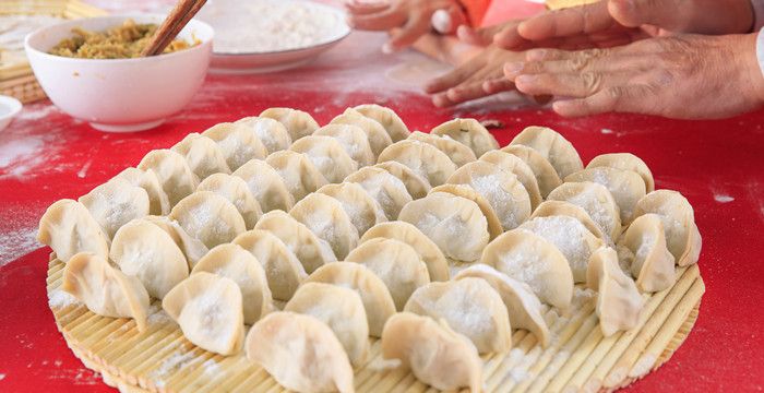 梦见包饺子吃饺子什么意思，梦见别人要我给他们做饺子吃图1