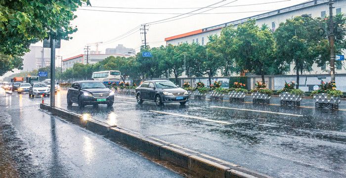 梦见下雨后无路可走，梦见降雨导致道路堵塞什么意思图2