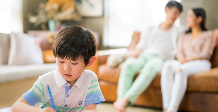 女人梦见小孩从高处摔下来图1