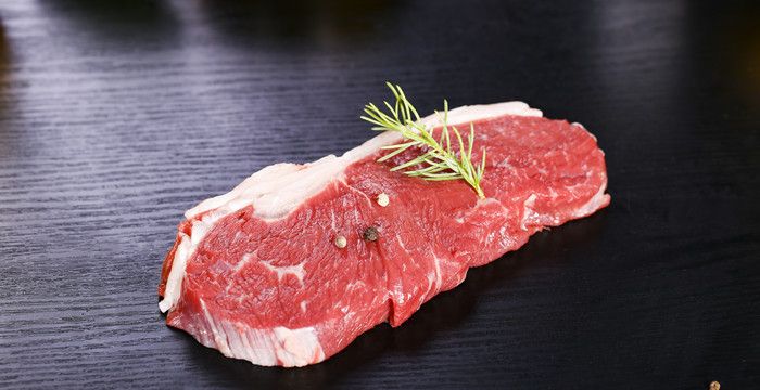 梦见吃熟牛肉的预兆，梦见大块新鲜的生牛肉图1