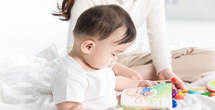 梦见给别人家小孩钱好不好，梦见带别人家的小孩是什么意思图1