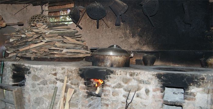 梦见别人家建地基，梦见家里重新修土灶图1