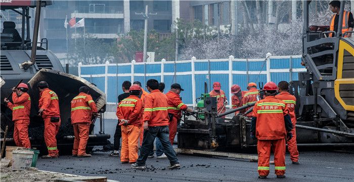 梦见铺路面是什么意思，梦见自己铺路的预兆是什么图2