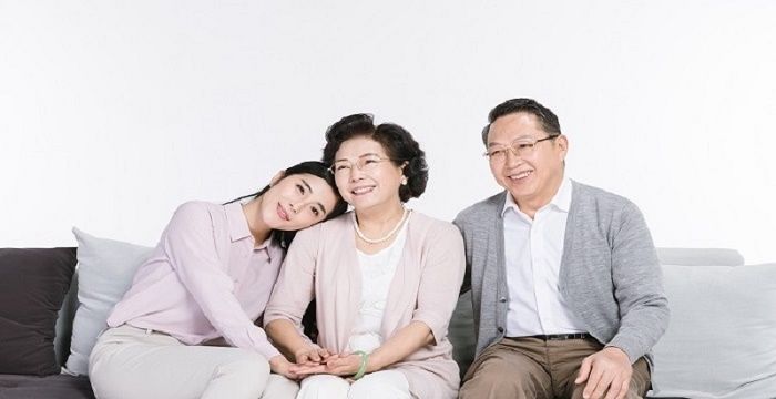 梦见去世多年的妈妈，梦见自己死去多年的母亲图2