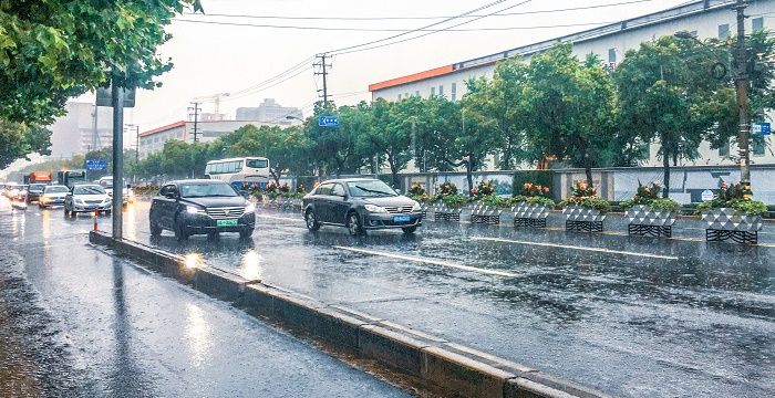 梦见雨水把路淹了，梦见水把路淹了是什么意思 我们在逃找到出路图2