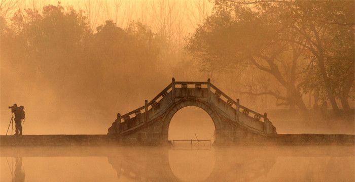 梦见水淹桥面顺利过桥，梦见发大水过桥什么意思图2