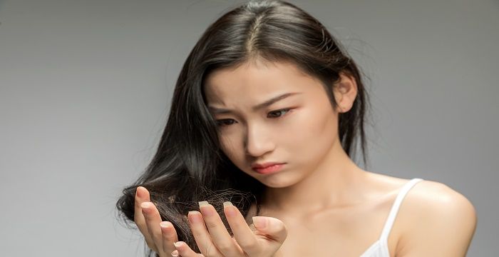 女人梦见头发秃了一片图1