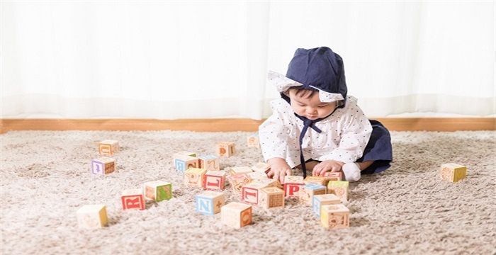 梦见孩子掉进茅坑又被救起，梦见孩子掉进粪坑救起来平安无事图2