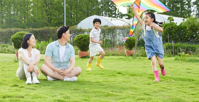 梦见和去世亲人一桌吃饭，梦见和死去的亲人一起吃饭是什么意思图2