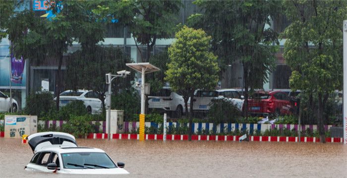 梦见大水突然涨上来奔向我来很恐怖图1