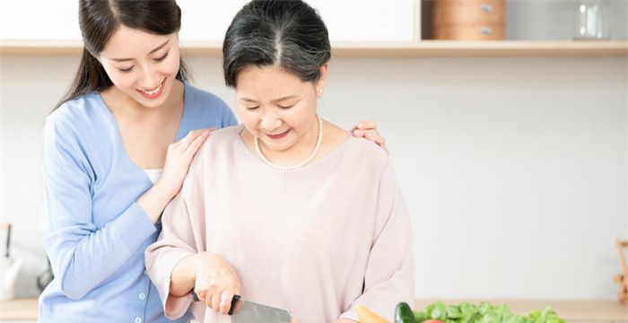 梦见自己的妈妈是别人，梦见妈妈和哥哥都是陌生人的预兆是什么图2