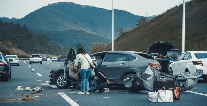 做梦梦见目睹车祸，梦见自己看见车祸现场图1