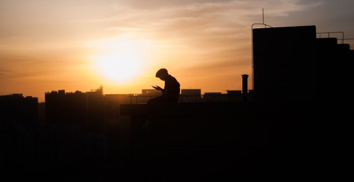 梦见别人从高处跳下来平安着地，梦见别人从高处掉下来是什么意思图2