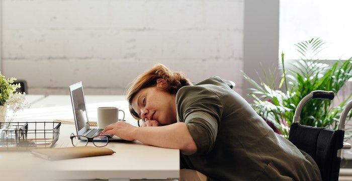 梦到男朋友睡别的女人，梦见自己男朋友和别的女人睡的预兆是什么图1