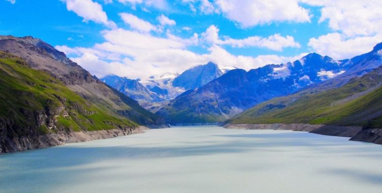 女人梦见山水美景，女人梦见美丽的山水风景突变图1