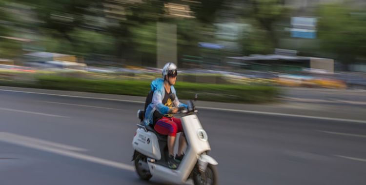 女人梦见电动车被偷，女人梦见自己电动车被偷走了,还能打牌吗图1