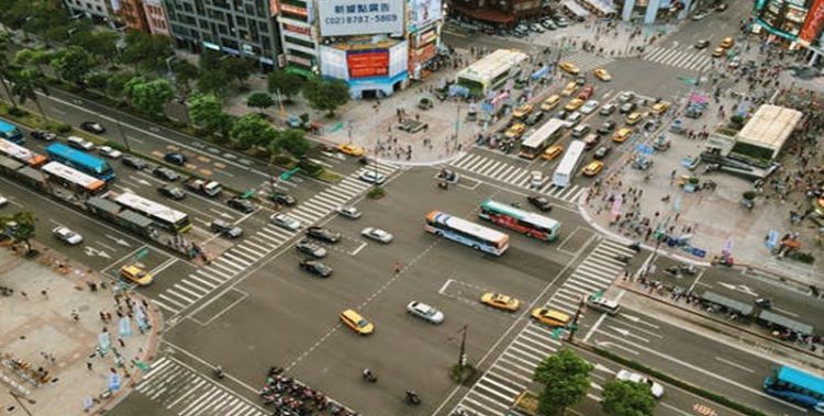 梦到开车撞死人什么意思，梦见亲人开车撞人了预兆什么图1