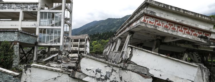 梦见地震逃跑是什么意思，做梦梦见地震海啸逃命成功图2