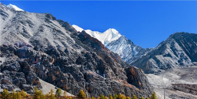 梦到远远的看到雪山什么意思图2