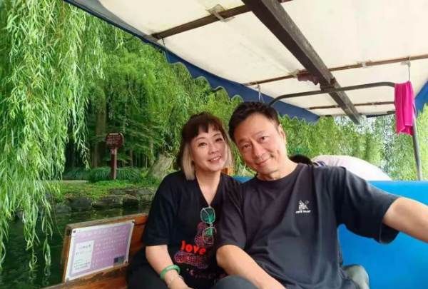 黎耀祥老婆个人资料,有部香港电影戴着面具打劫图9